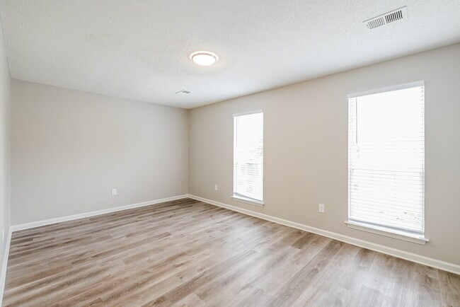 Building Photo - 6662 Wildwood Ct