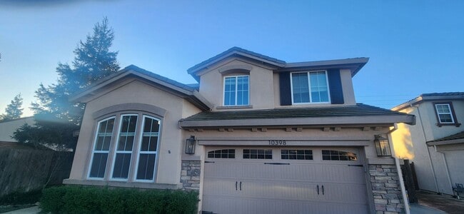 Building Photo - Beautiful 4 Bedroom 2.5 Bathroom Home on Large Lot in Elk Grove