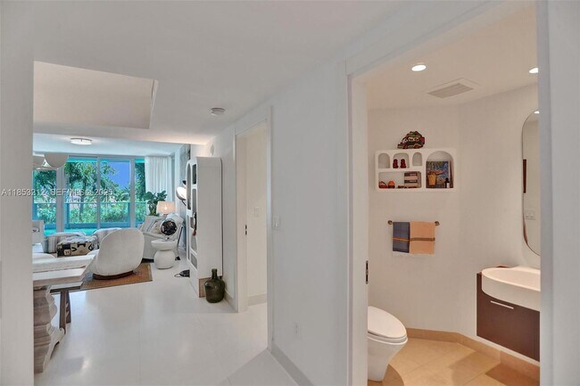 Building Photo - 2627 S Bayshore Dr