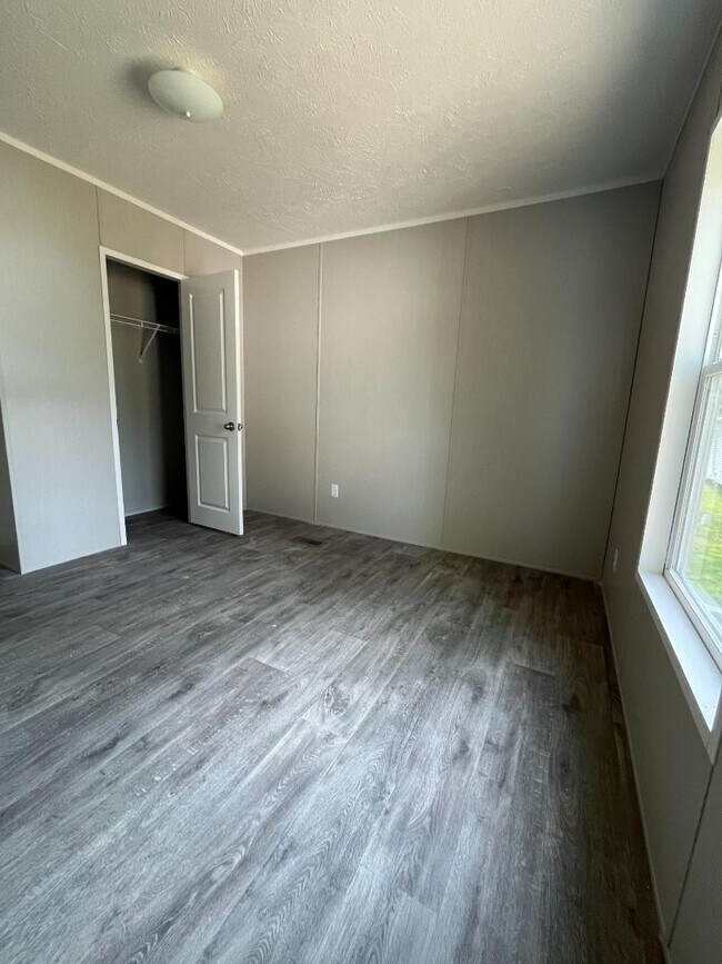 Building Photo - 307 Marcus crt