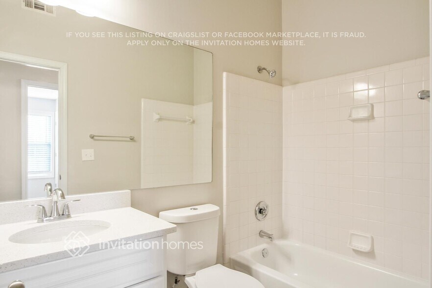 Building Photo - 3272 Summit Glen Dr