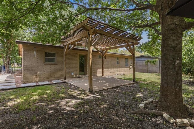 Building Photo - 7604 Robalo Rd
