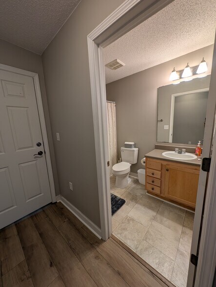 Building Photo - 811 Harts Cove Way