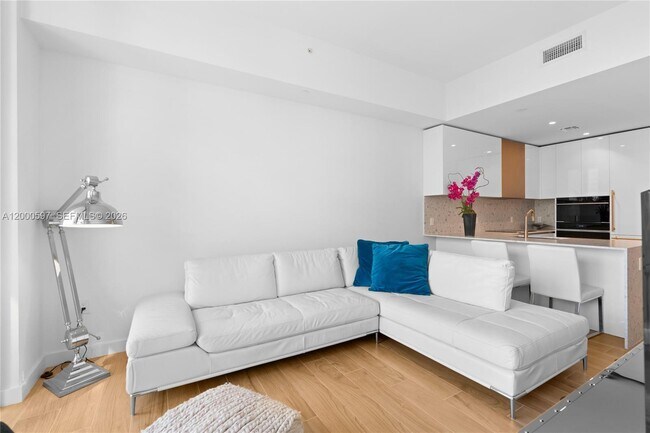 Building Photo - 2678 Tigertail Ave