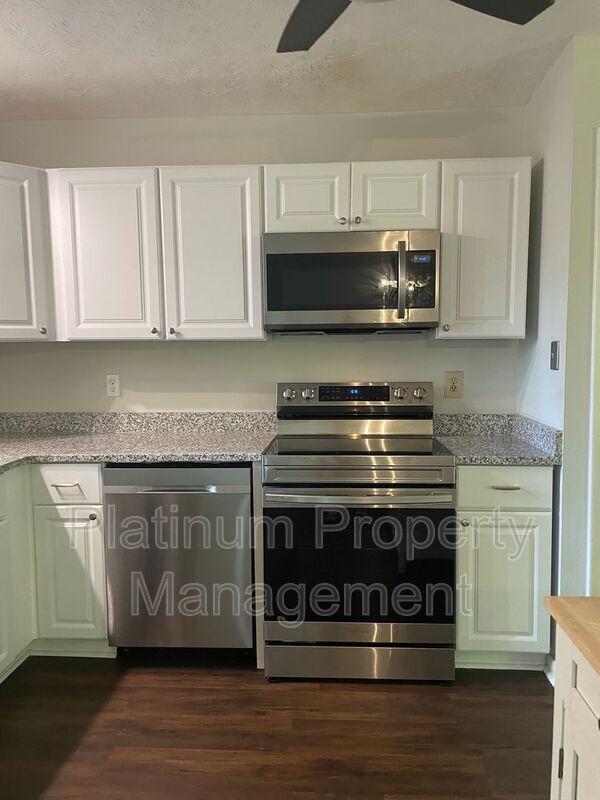 Building Photo - 2564 Timberly Dr SE