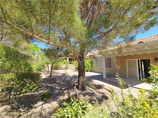 Building Photo - 10309 Longwood Dr