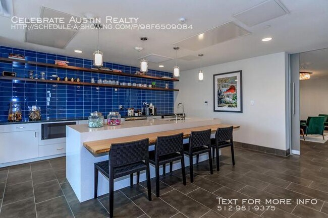 Building Photo - Edison