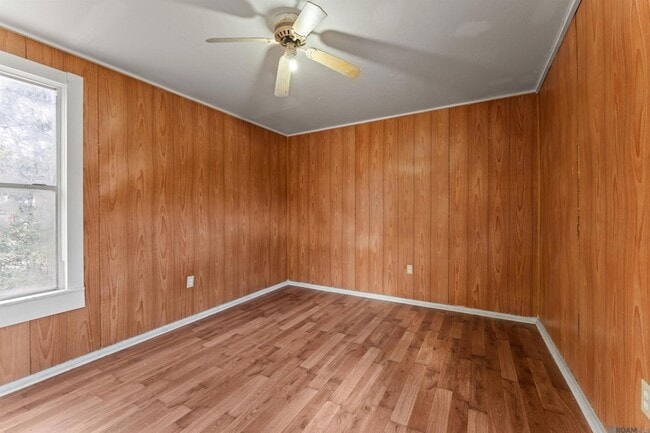 Building Photo - 4433 Sherwood St