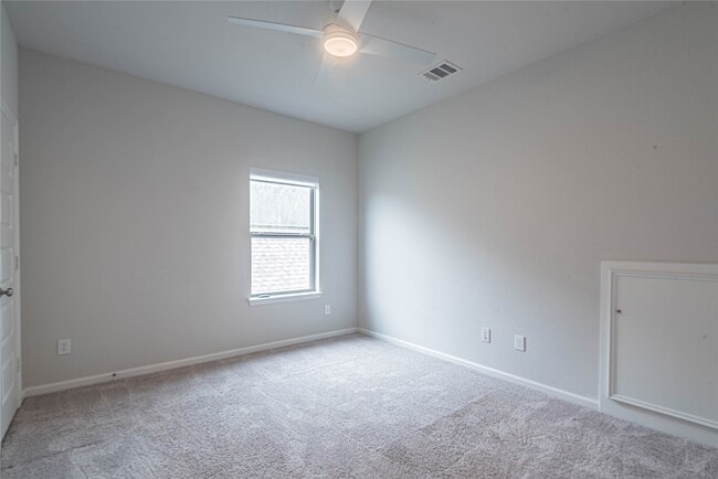 Building Photo - 1618 Clover Ct
