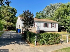 Building Photo - 19 Hickory Ln