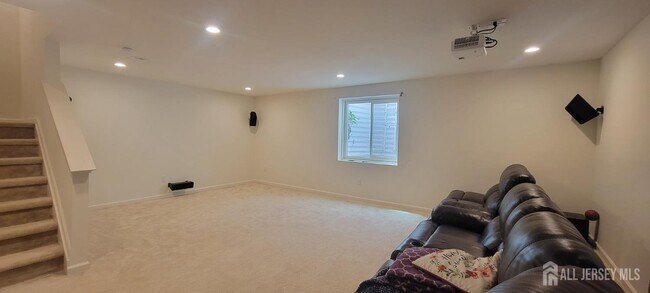 Building Photo - 6 Begonia Ln