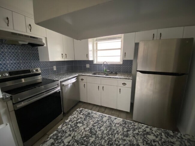 Building Photo - 7105 S McKinley Ave