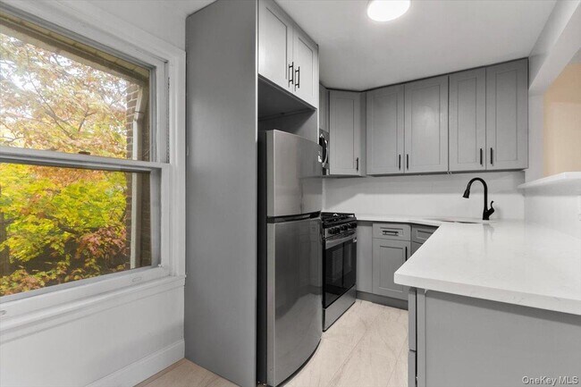 Building Photo - 116 Corlies Ave