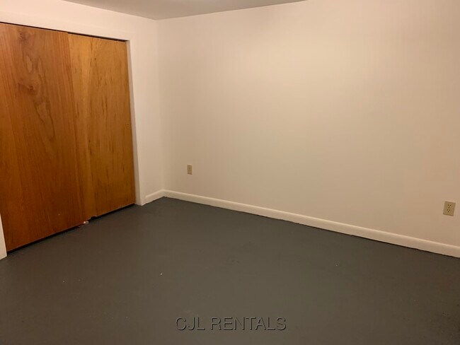 Building Photo - 11 Heath Rd