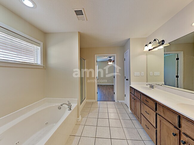 Building Photo - 2935 Geoffrey Dr