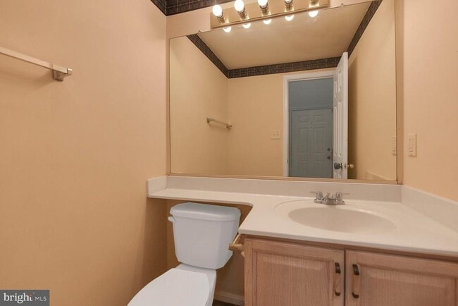 Building Photo - 46525 Hollymead Pl