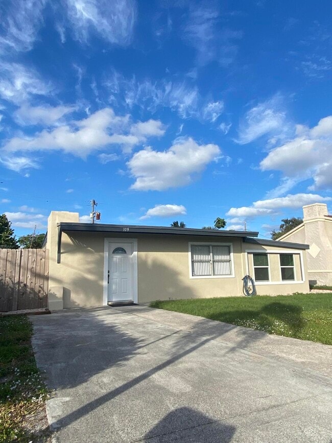 Building Photo - 109 E Hart St