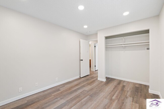 Building Photo - DUDLEY DUPLEX