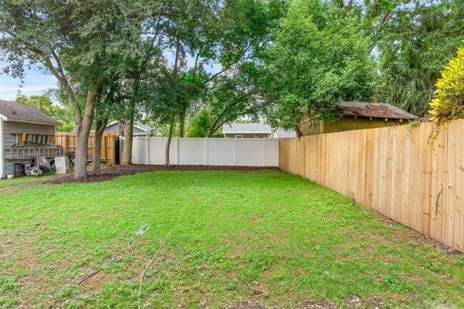 Building Photo - Beautiful Newly Renovated 2 Bedroom 2 Bath...