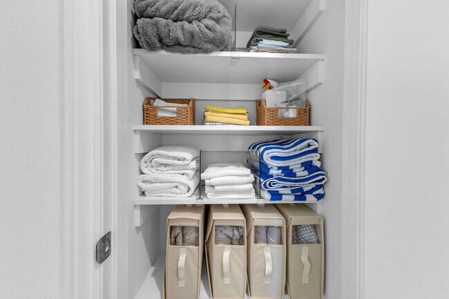 Building Photo - 52233 Rosewood Ln