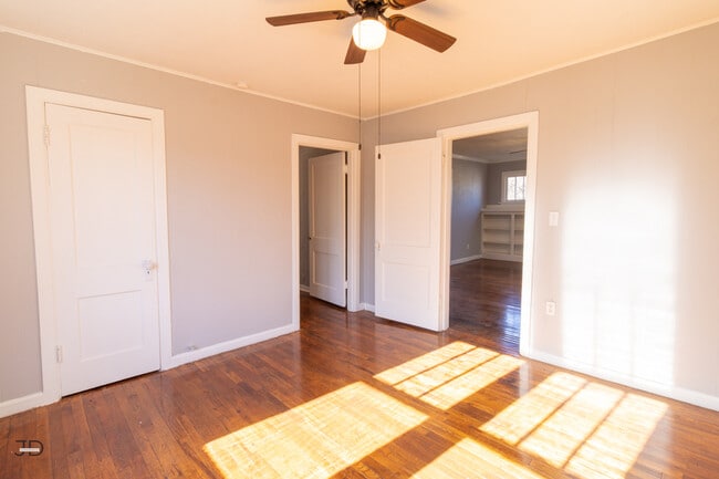 Building Photo - 2100 Garfield St