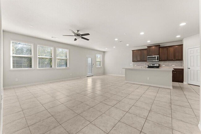 Building Photo - 740 Aliso Trail