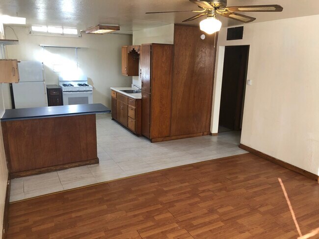 Building Photo - 364 Ruxton Ave