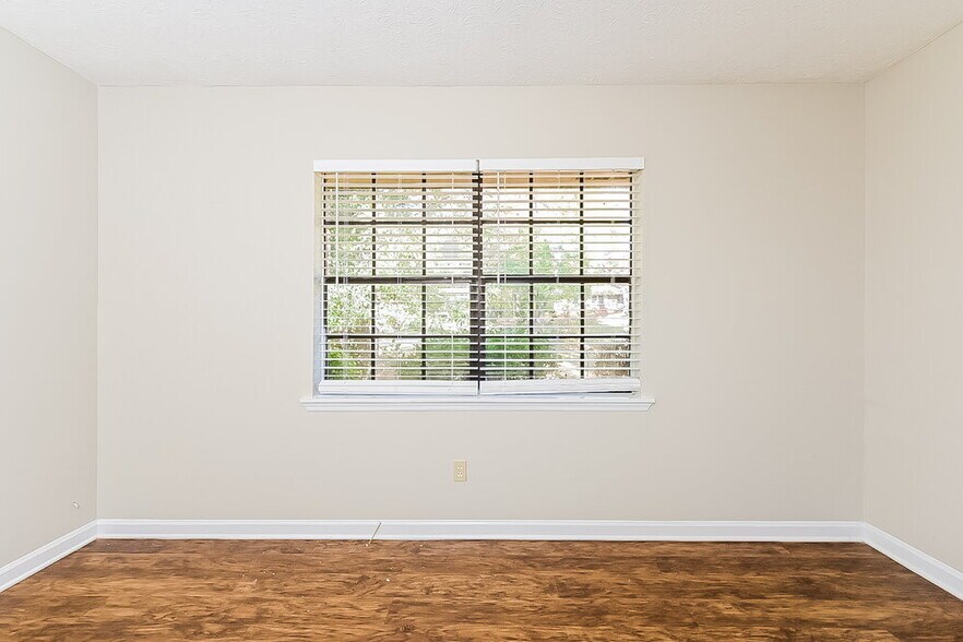 Building Photo - 107 Fairview Pl