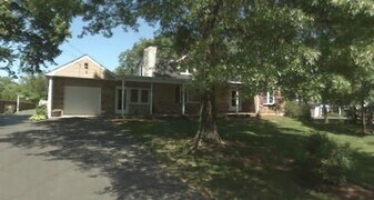 Building Photo - 3929 Township Line Rd