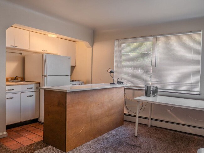 Building Photo - 412 Volkert Pl