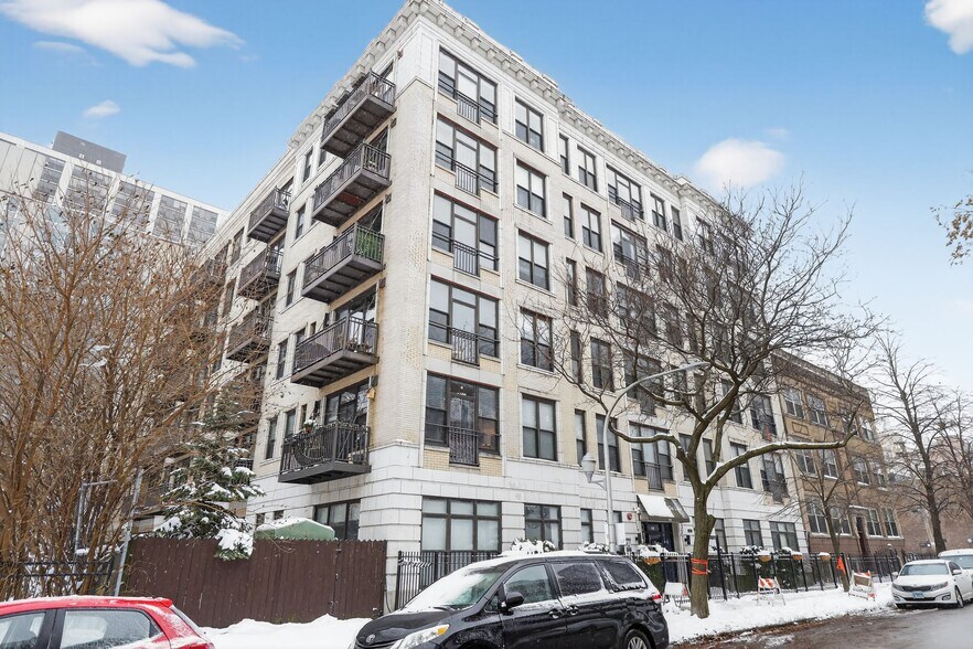 Building Photo - 811 W Eastwood Ave