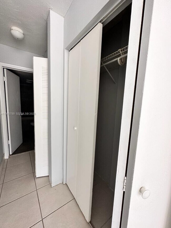 Building Photo - 2175 NE 170th St