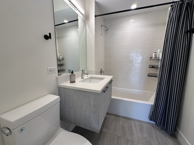 Building Photo - 550 N Ogden Ave