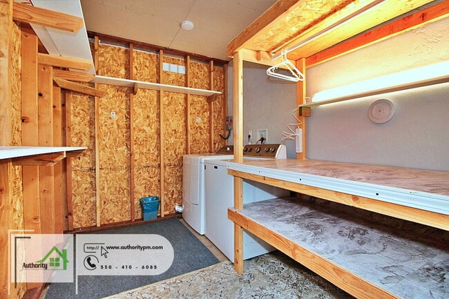 Building Photo - 864 Loma St