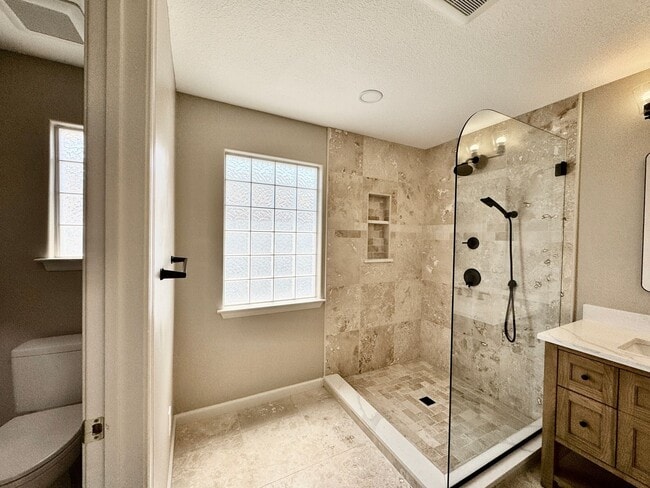 Building Photo - A Chesapeake Bay Townhome w/Garage, Available NOW! 2 Downstairs Bedrooms - Pet Friendly - 2 Balco...