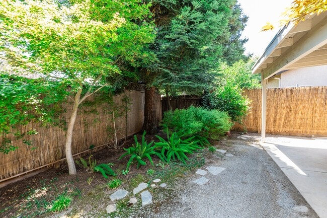 Building Photo - 1789 E Ticonderoga Dr
