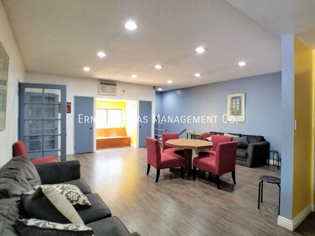 Building Photo - 730 W 4th St