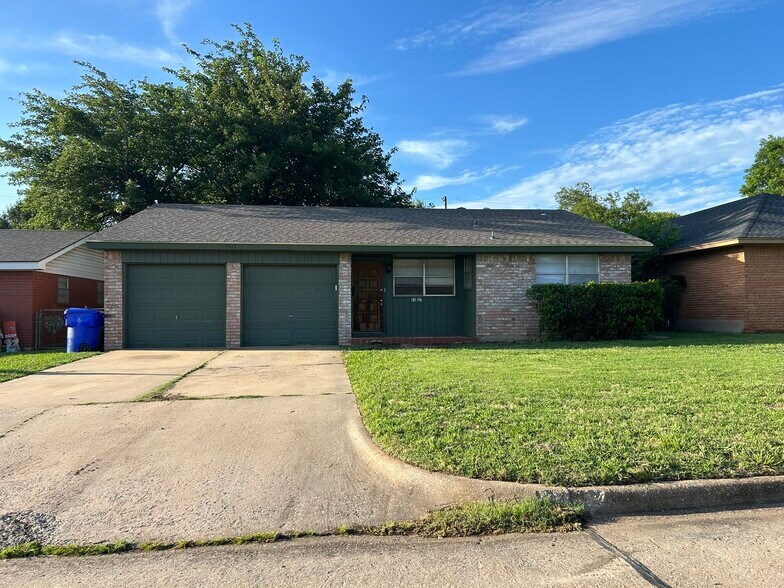 front of house - 1317 Lakecrest Dr