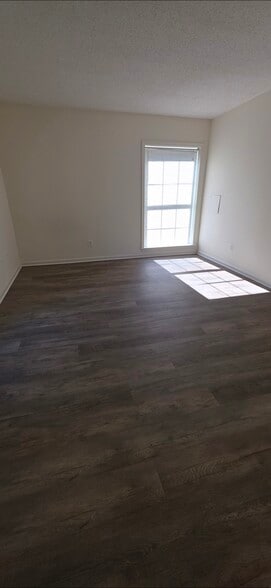 Master Bedroom - 3115 Patrick Henry Dr