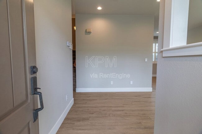 Building Photo - 2550 Plymouth Oaks Ct