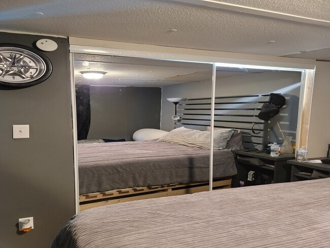 Building Photo - Keego Harbor Mobile Home