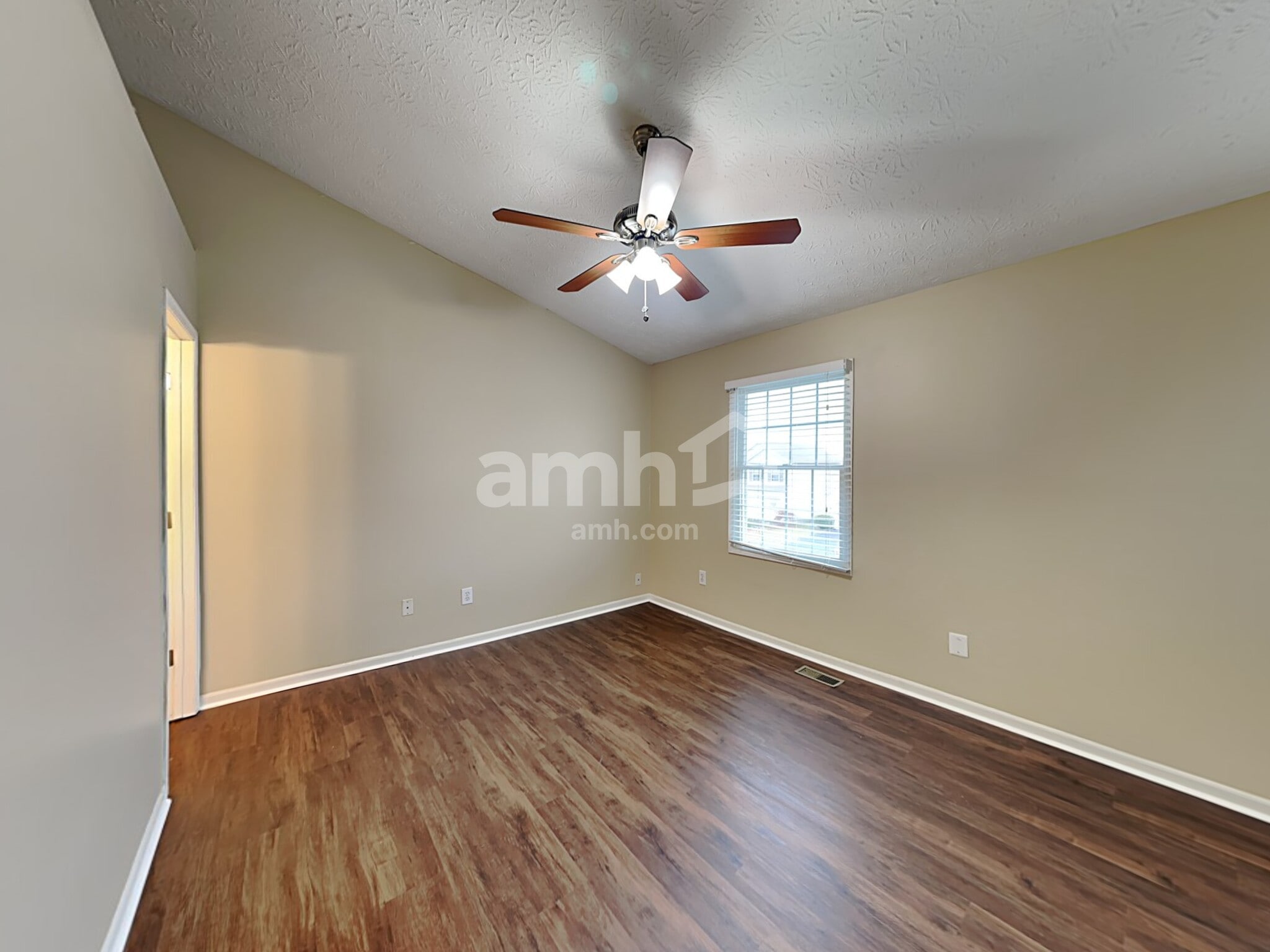 Building Photo - 1216 Walker Springs Dr