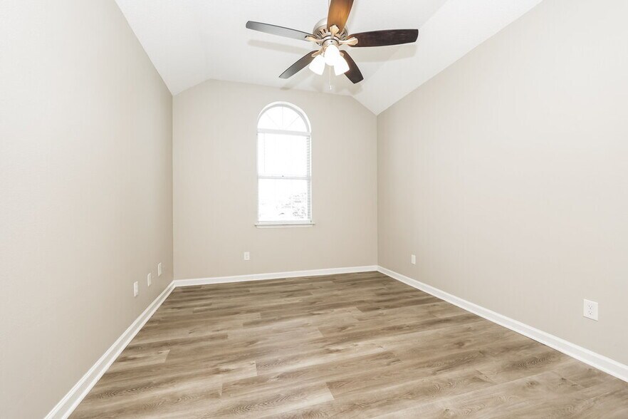 Building Photo - 205 Babe Ruth Cove