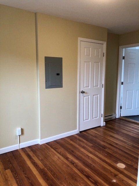 Building Photo - 2 Pike St