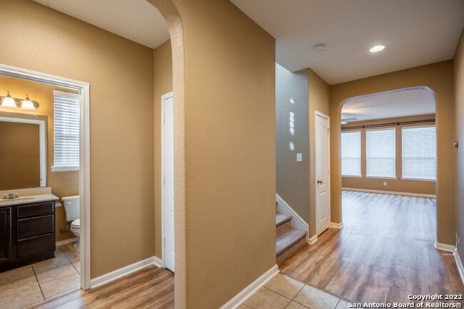 Building Photo - Comfortable Living in a Gated Community Near It All