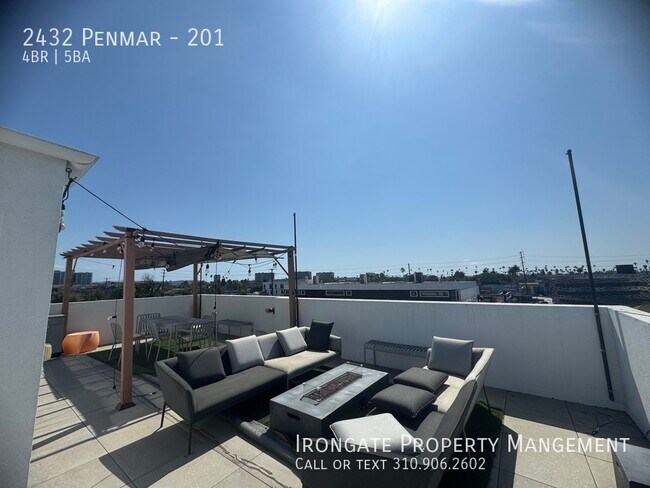 Building Photo - 2432 Penmar-201