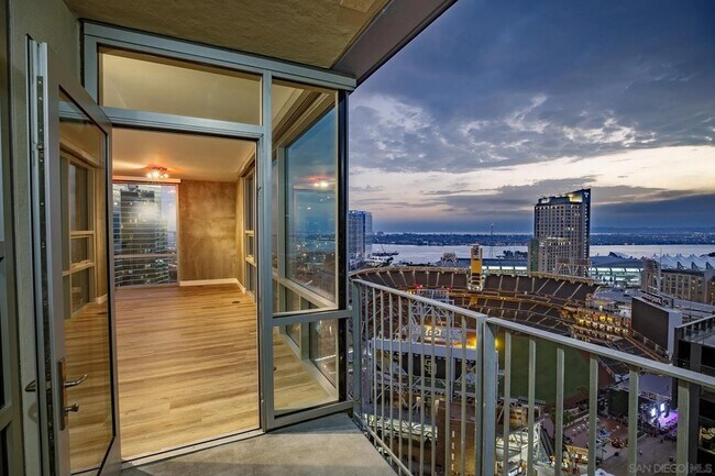 Building Photo - 321 Tenth Ave