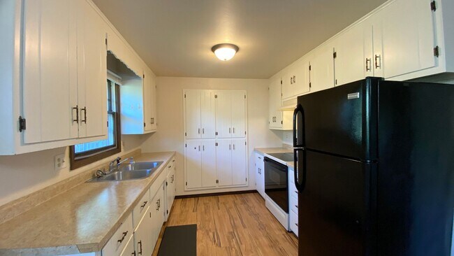 Building Photo - 611 Greene Ave