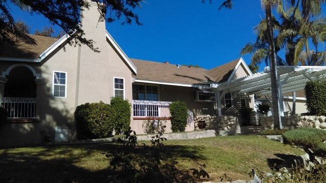 Building Photo - 162 Westmont Dr