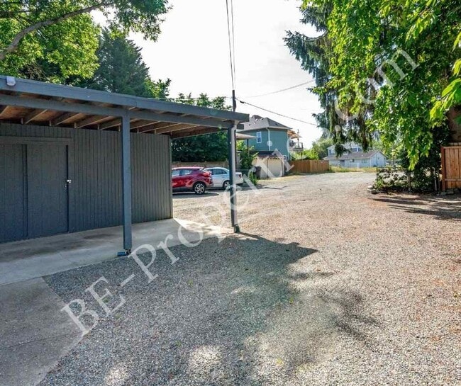 Building Photo - Central Tacoma Rambler